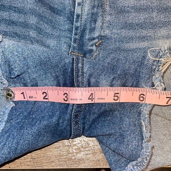 Kensie Jeans Womens Vintage Luxe Raw Hem Distressed‎ Jean Shorts Blue Sz 4/27 - Picture 6 of 7